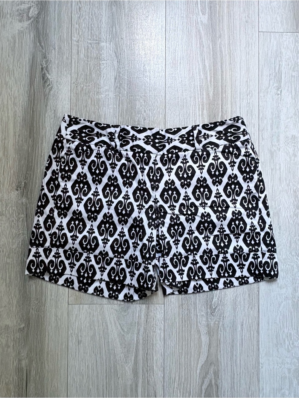 White House Black Market Black & White Patterned Women’s Shorts